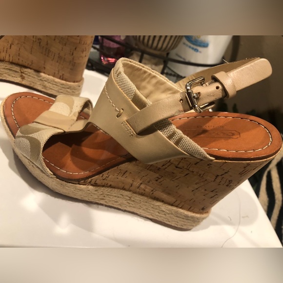 Coach - Picture 2 of 7